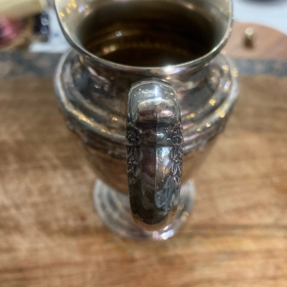 Wm. Rogers & Sons Spring Flower silver-plated creamer - Picture 7 of 7